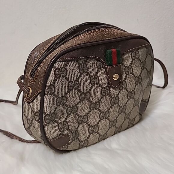 💯 Authentic Gucci Crossbody with cherryline 🍀 - Picture 11 of 15